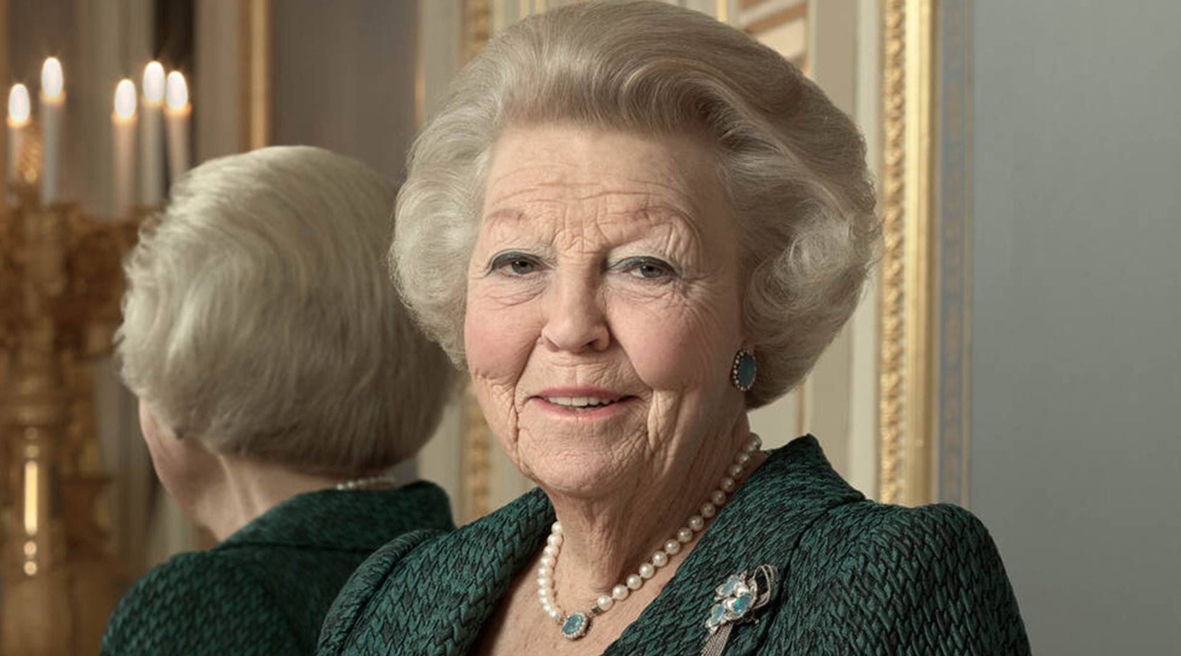 Prinses Beatrix bezoekt openingsvoorstelling